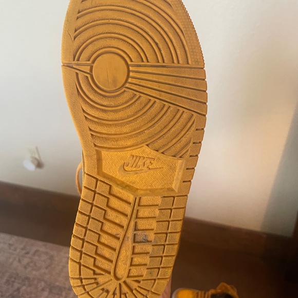 Womens Air Jordan 1 Mid " Chutney" - Picture 5 of 6